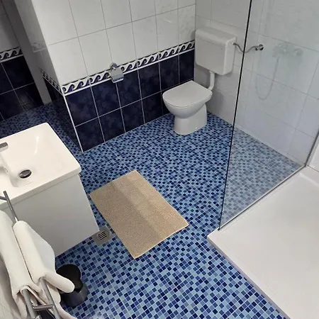 Seaview Argus A4 公寓 *