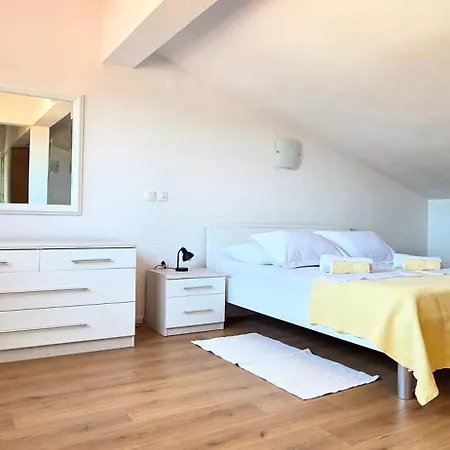 Seaview Argus A4 Apartment